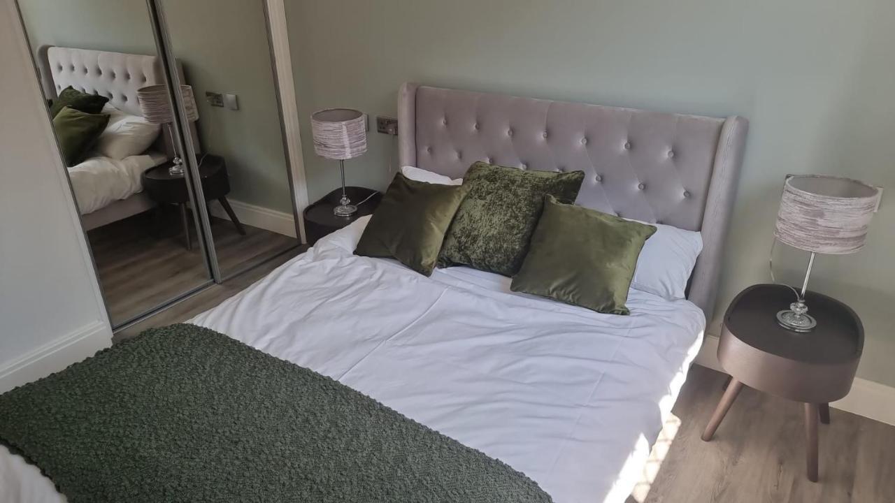 Jasmin Apartments - Luxury 1 & 2 Bedroom Units With Free Parking Bushey Εξωτερικό φωτογραφία